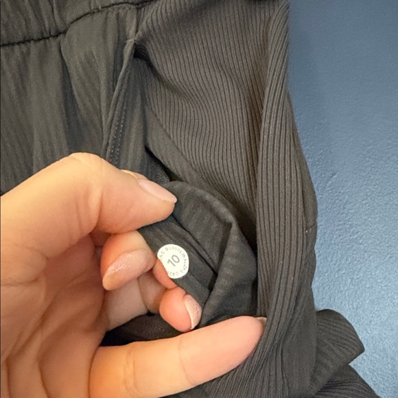 Women’s lululemon dark gray dance studio jogger pants euc size 10 - Picture 3 of 5